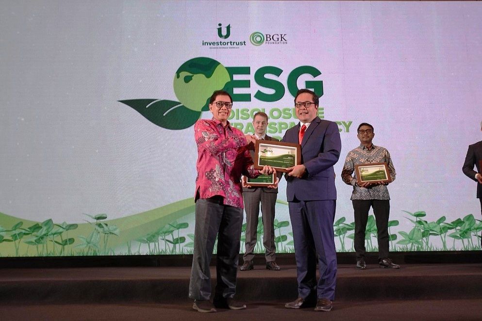 PGE menerima apresiasi rating tinggi dengan predikat Leadership A dalam acara ESG Disclosure Transparency Awards 2023 yang digelar di Hotel Thamrin 9 di Jakarta, Rabu (29/11/2023). Sumber: PGE
