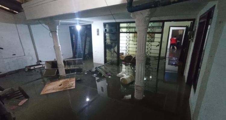 BPBD Kota Cimahi sebut titik banjir terjadi di wilayah Cilember, simpang Pasar Cimindi, Kelurahan Utara, Kelurahan Cibeber, Kelurahan Melong, dan Kelurahan Padasuka. 