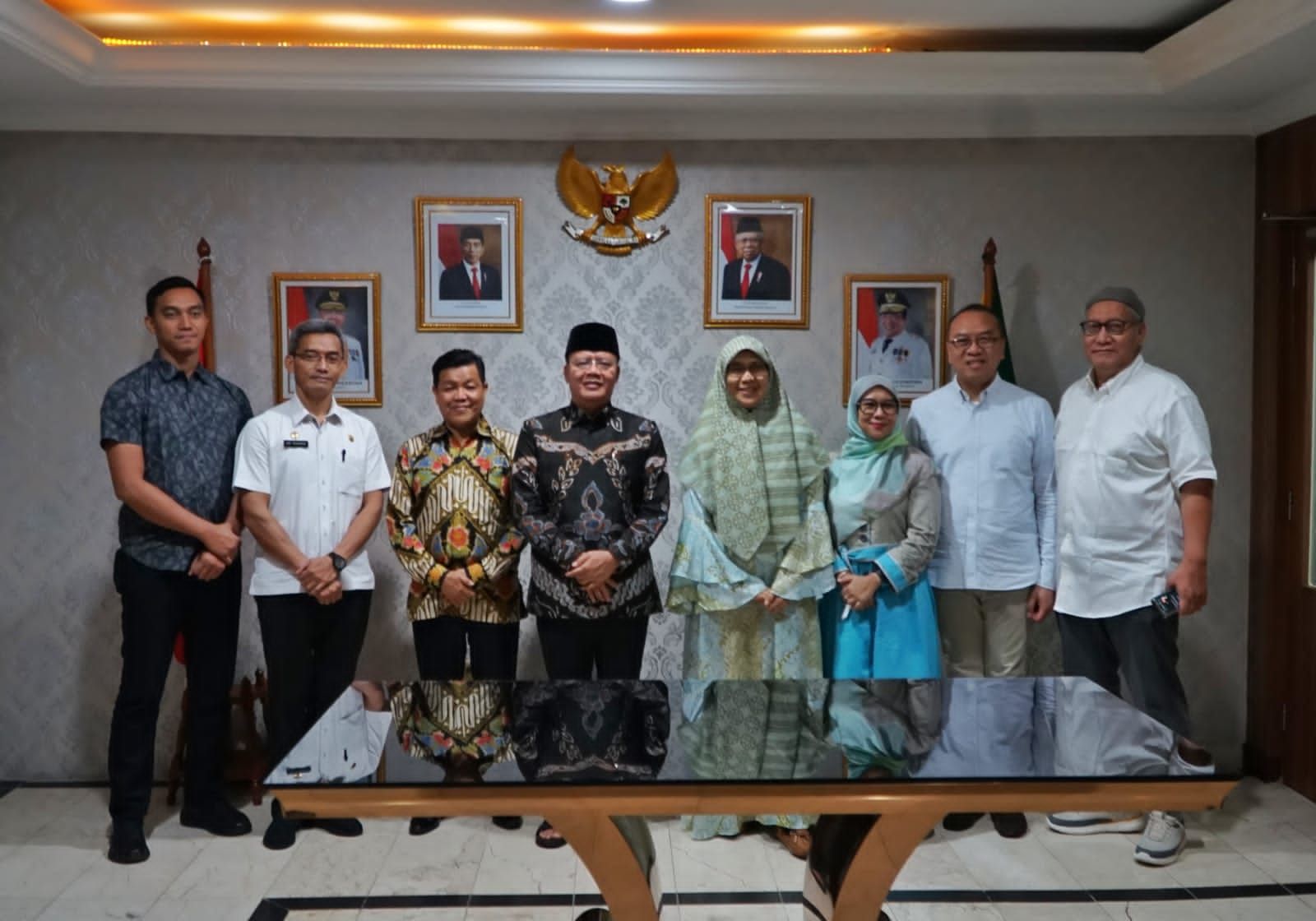    Gubernur Bengkulu Rohidin bersama Direktur Utama PT. Rumah Indonesia Kita, Maulana Hasanuddin, menandatangani kesepakatan kerjasama untuk pengembangan UMKM Bengkulu menuju pasar global (foto: Dimas/Mc/BN)