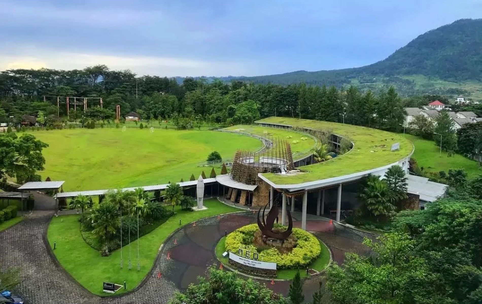 Taman Budaya Sentul adalah tempat rekreasi outdoor dengan beragam aktivitas di kawasan Sentul, Bogor, Jawa Barat.