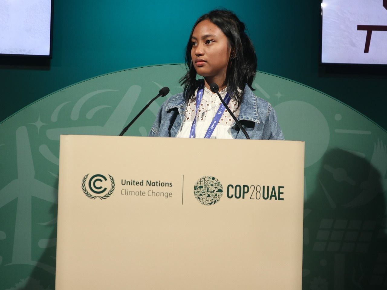 Nasywa Adivia Wardana sedang bicara di COP Dubai