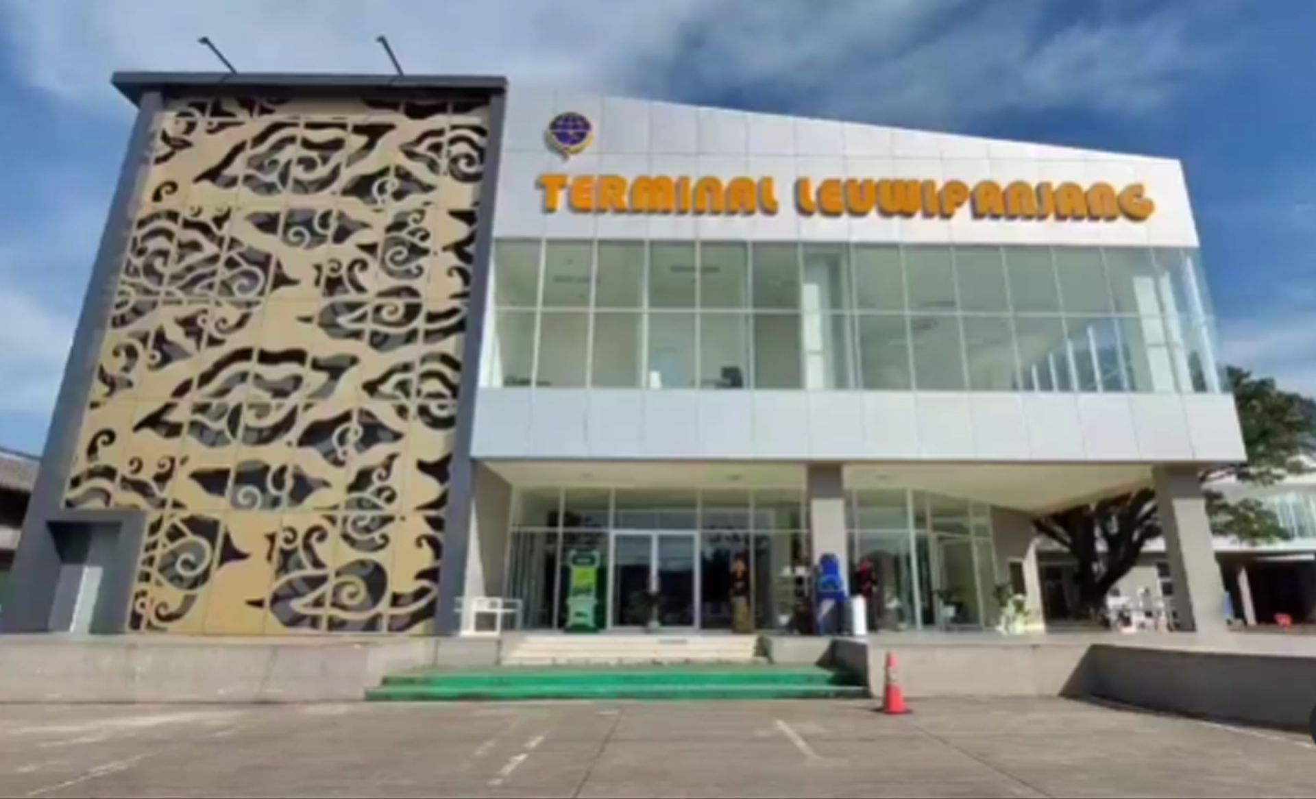 Wajah baru terminal Leuwipanjang Kota Bandung.