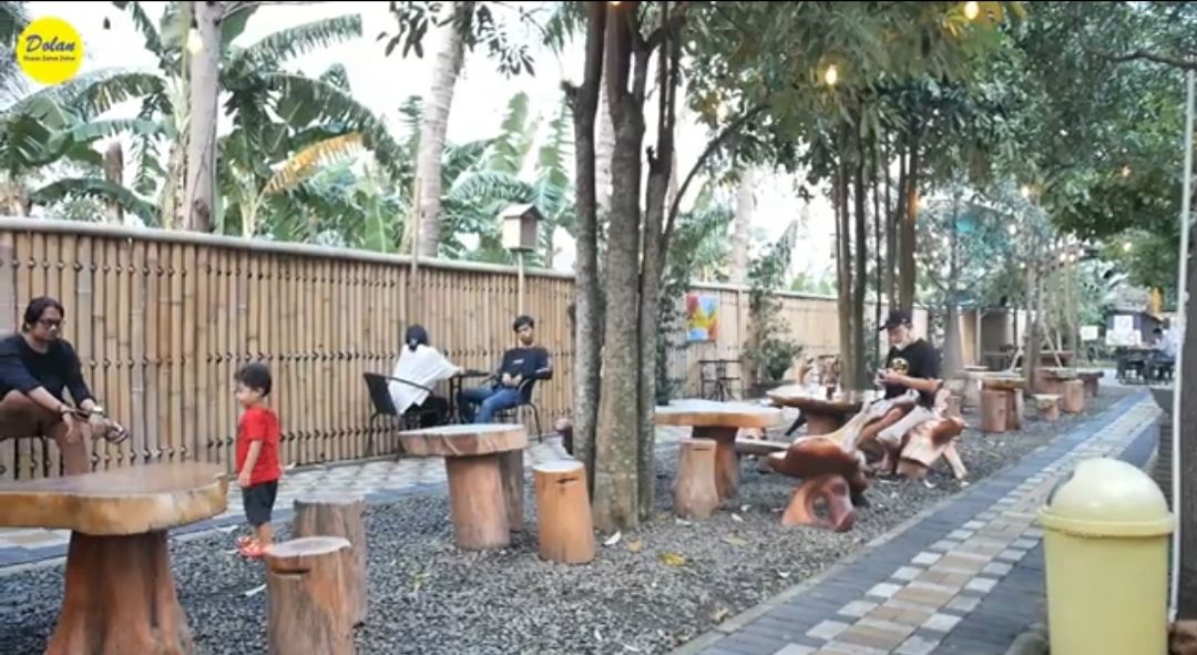 De Poris Coffee dan Eatery, cafe asri cozy di Cipondoh Kota Tangerang Banten/tangkapan layar YouTube/channel Doyan Jalan Jalan 