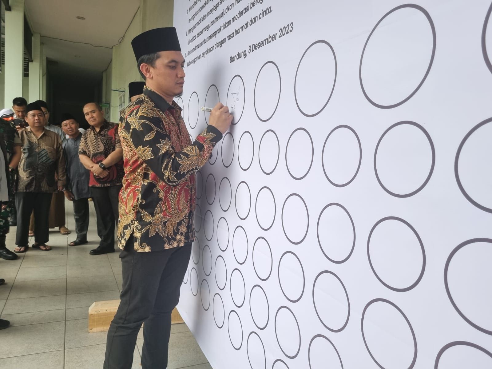 Deklarasi Moderasi Beragama sebagai Penguatan Kehidupan Kebhinekaan, di Aula Ponpes Nurul Iman, Cibaduyut Wetan, Kec. Bojongloa Kidul, Kota Bandung, Jawa Barat, Jumat, 8 November 2023./ist