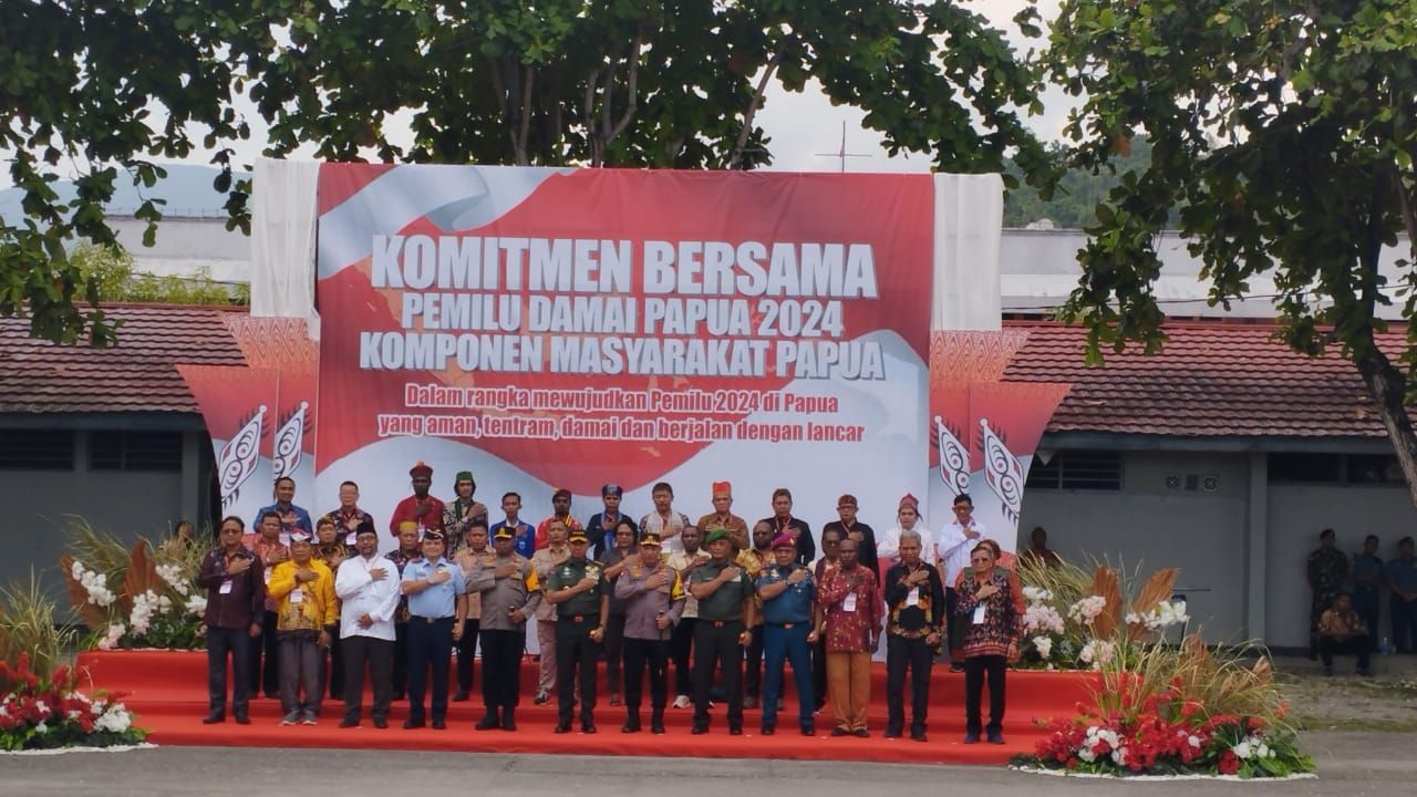 Panglima TNI Jenderal TNI Agus Subiyanto dan Kapolri Jenderal Pol. Listyo Sigit Prabowo menggelar deklarasi Pemilu Damai 2024 bersama sejumlah elemen masyarakat di Papua.