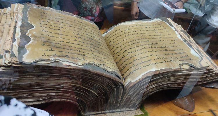 Al-Qur'an tulisan tangan berusia 1.000 tahun dari Hadramaut, Yaman