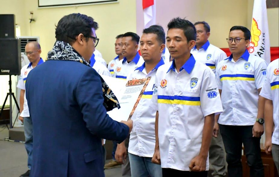 Ketua IMI Kota Banjar, Asep Saefurrohmat saat dilantik di Gedung DPRD Banjar.