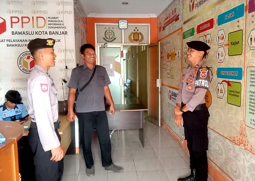 Tim Unit Patroli Samapta Polres Banjar tak menemukan tindak kriminal di Bawaslu Kota Banjar.