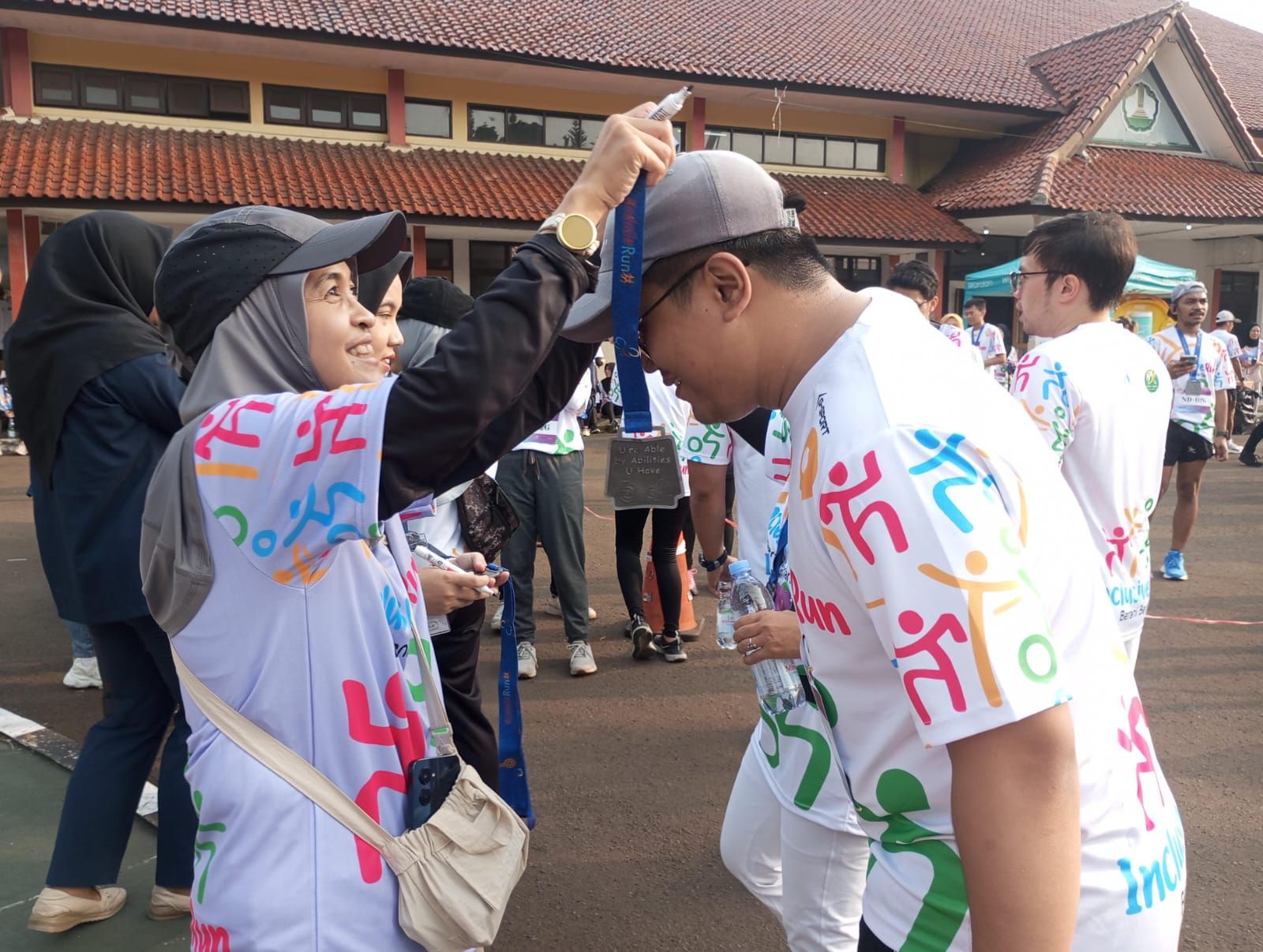 Peserta Inclusive Fun Run & Festival di Sentra Wyata Guna, Jalan Pajajaran, Cicendo, Bandung, Jawa Barat, Ahad, 17 Desember 2023.