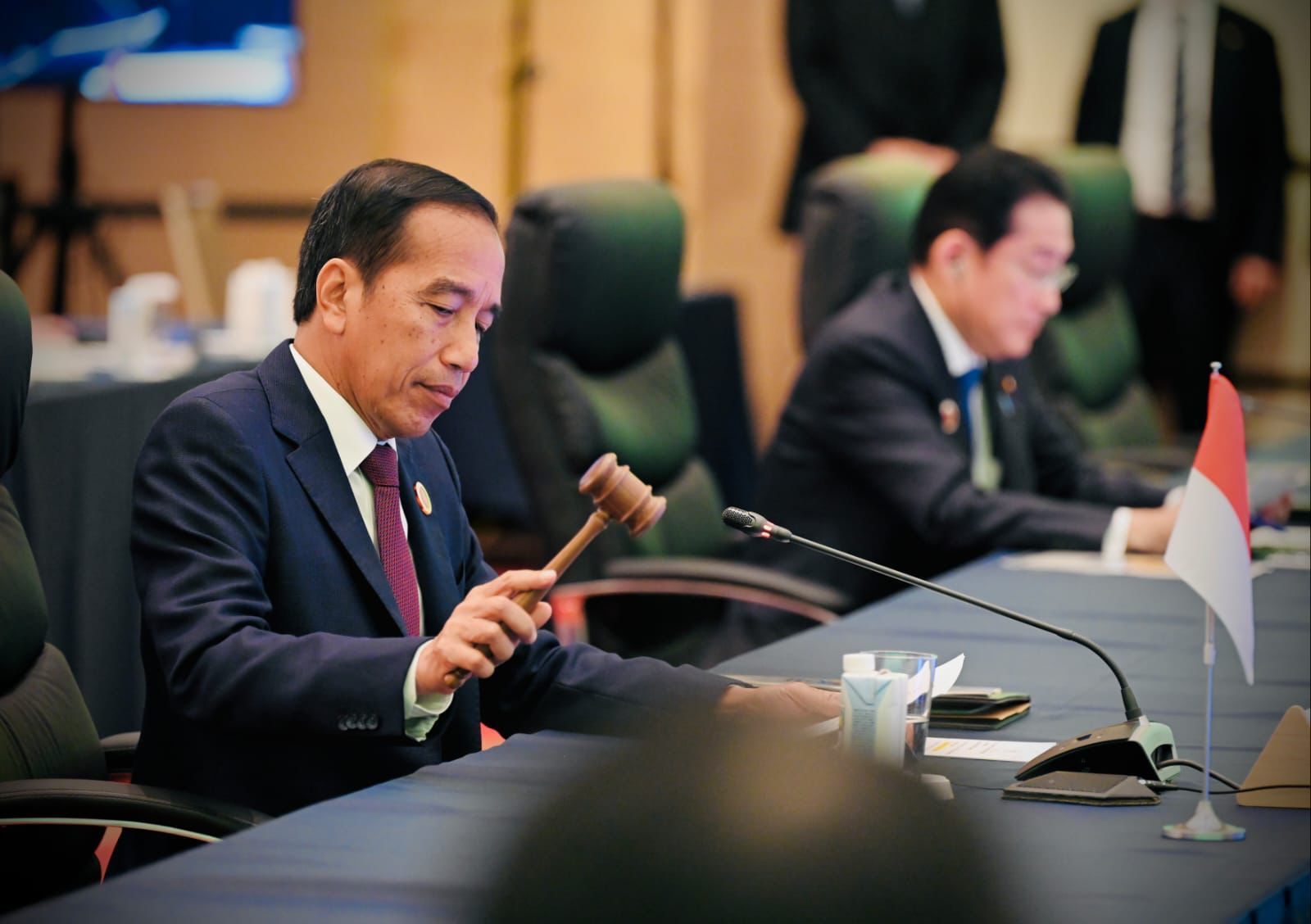 Presiden Jokowi memimpin Sesi 4 KTT Perayaan 50 Tahun Hubungan Persahabatan dan Kerja Sama ASEAN-Jepang yang mengangkat tema “Partners for Co-Creation of Economic and Society of The Future”, di Hotel The Okura, Tokyo, Jepang, Minggu (17/12/2023). 