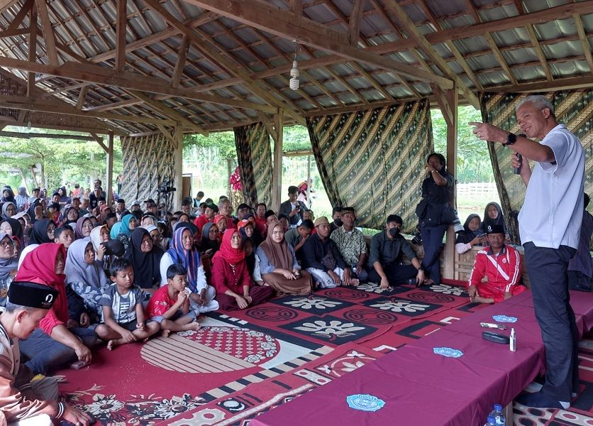 Ganjar Pranowo kunjungi Pasar Lawas Kumandang di Bojasari, kecamatan Kertek, Wonosobo, pada Senin 18 Desember 2023.
