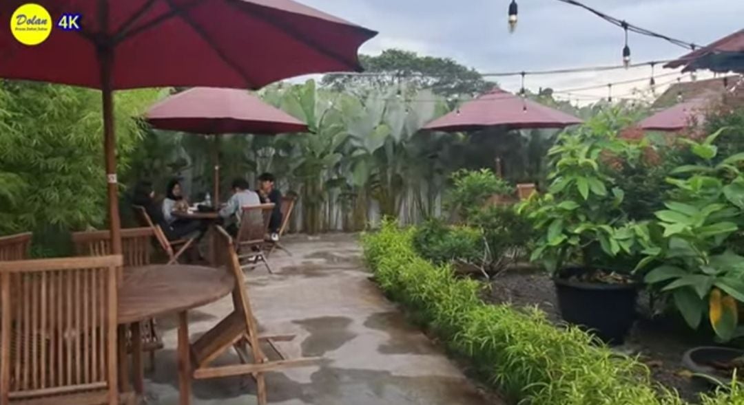 Kampung Chef Resto and Cafe di Cipondoh Kota Tangerang Banten/tangkapan layar YouTube/channel Doyan Jalan Jalan