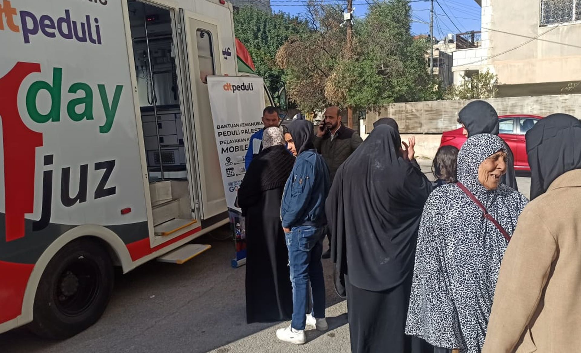 Mobile Clinic DT Peduli mengunjungi para pengungsi yang tersebar di beberapa kamp pengungsian perbatasan Yordania, Senin 18 Desember 2023