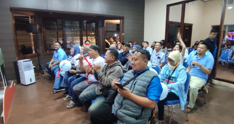 Suasana nobar Debat Cawapres TKD Prabowo-Gibran Jawa Barat pada Jumat, 22 Desember 2023.
