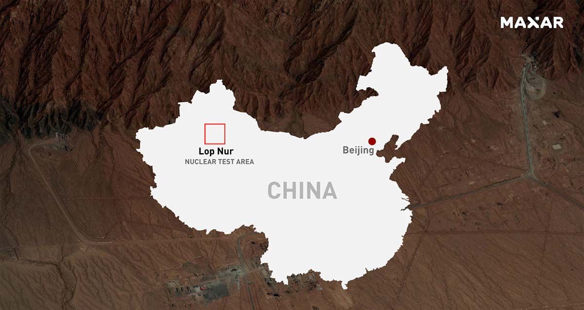 Cina melakukan uji coba nuklir pertamanya di Lop Nur pada tahun 1964.