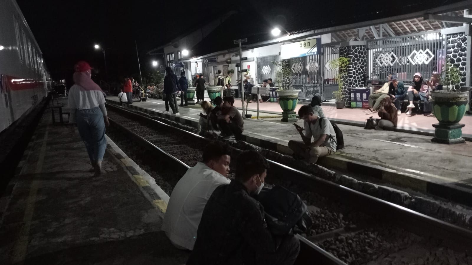 KA Majapahit Jurusan Malang-PS Senen Berhenti Mendadak Di Stasiun Kesamben Blitar