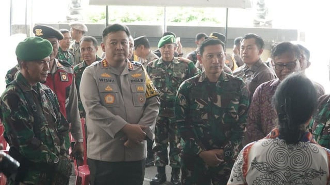 Patroli Gabungan Tiga Pilar Pimpinan Danrem 163 Wirasatya, Dandim 1611 Badung, dan Kapolresta Denpasar amankan ibadah Natal Minggu 24 Desember 2023.