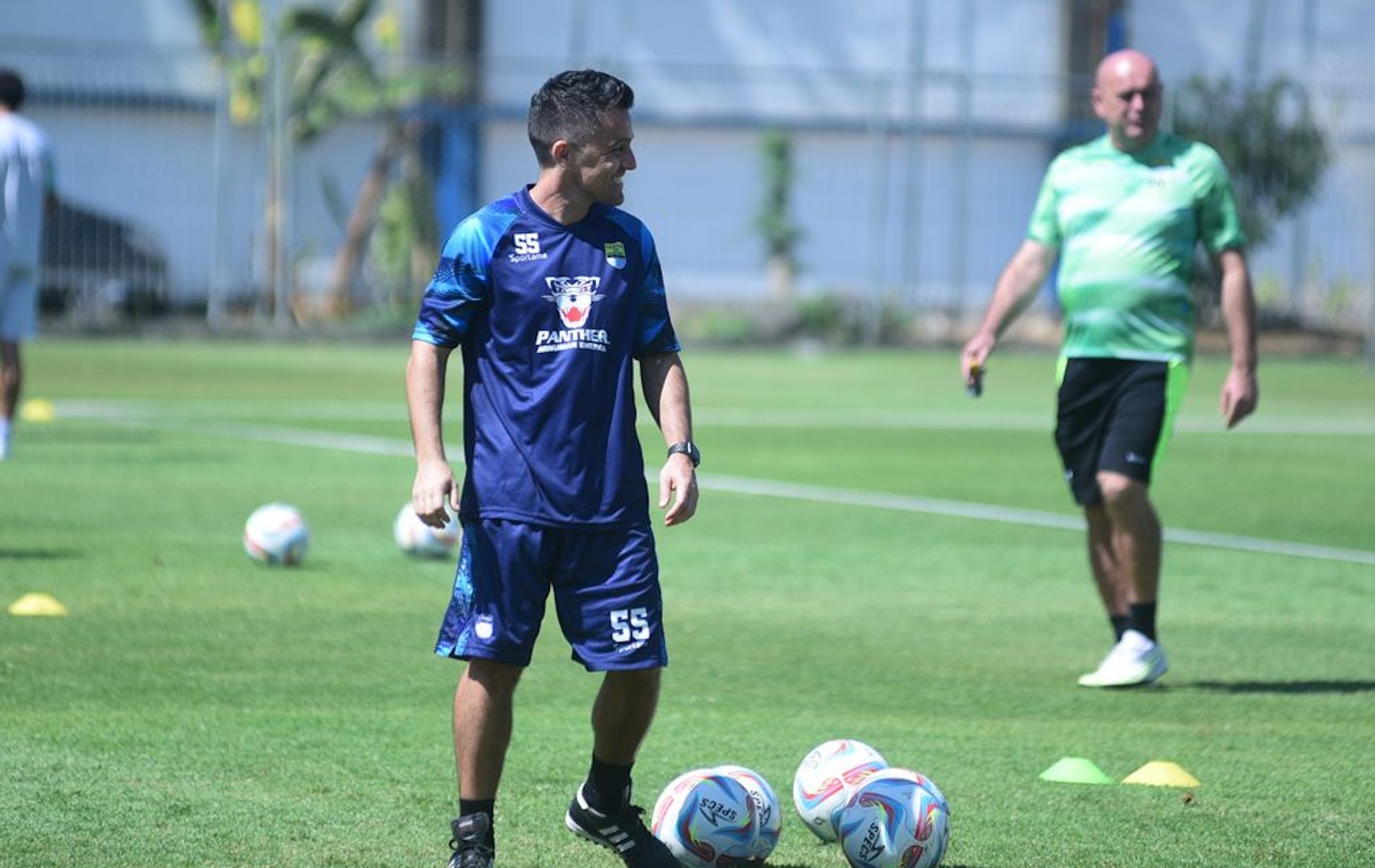 Beragam cara dilakukan pemain Persib Bandung mengisi libur Liga 1.