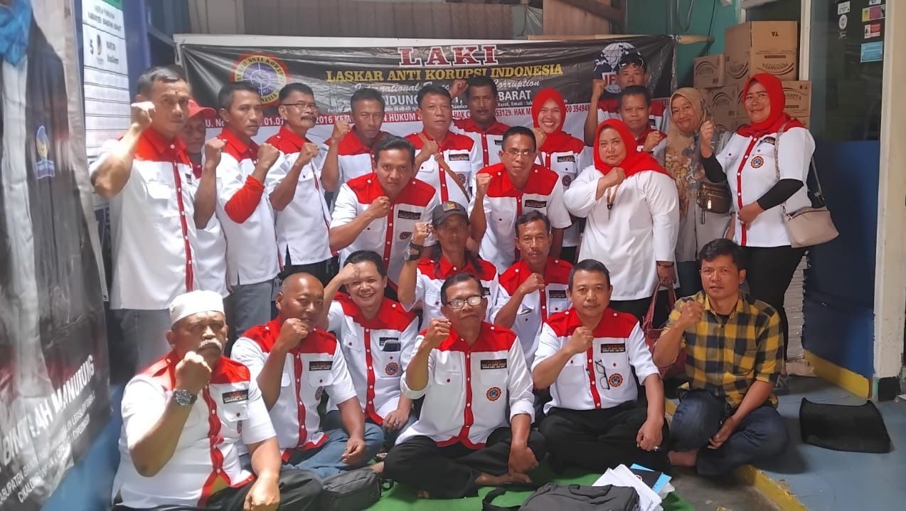 Jajaran Pengurus Laskar Anti Korupsi Indonesia/LAKI Kecamatan Cikalong