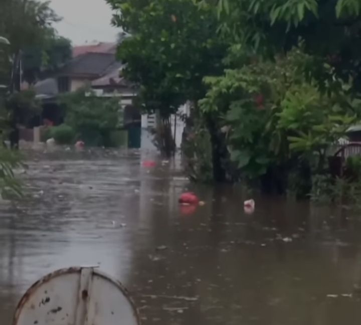 Gambaran banjir di Cimahi pada Senin, 25 Desember 2023.