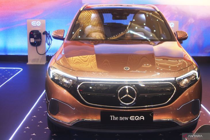 PT Mercedes-Benz Distribution Indonesia meluncurkan model entry-level SUV dari lini kendaraan full-electric Mercedes-EQ yaitu The new EQA di Jakarta, Kamis (15/6).