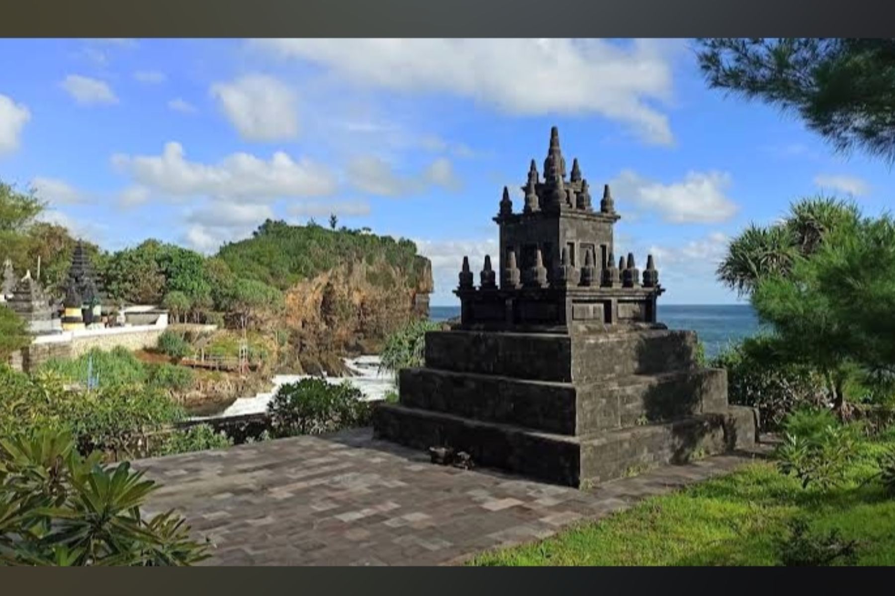 Mulai dari Pura Hingga Masjid, Nikmati Pantai Gunungkidul Nuansa Bali dengan Empat Tempat Ibadah Berdekatan