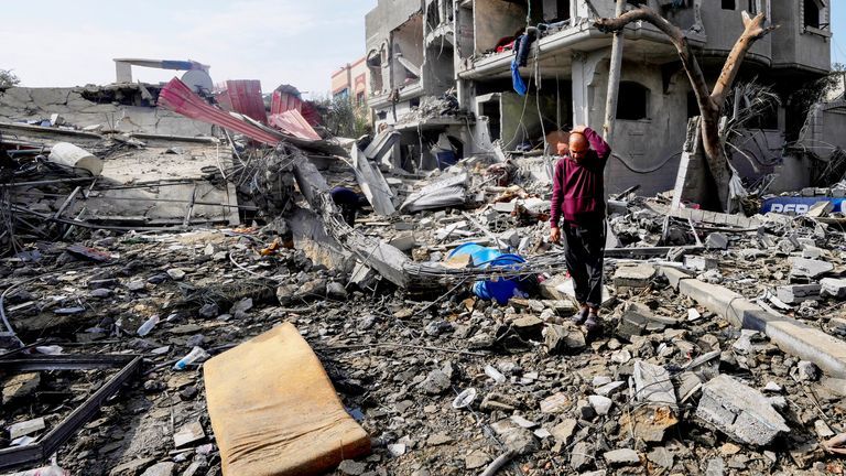 Pemukiman warga Gaza yang luluh lantak akibat serangan kebiadaban dari Penjajah Israel di malam Natal