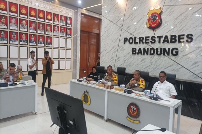 Polrestabes Bandung mengungkap jumlah kasus kejahatan di Bandung sepanjang 2023.
