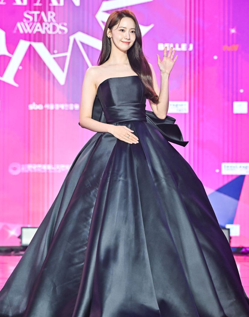 YoonA SNSD saat menghadiri APAN Star Awards 2023