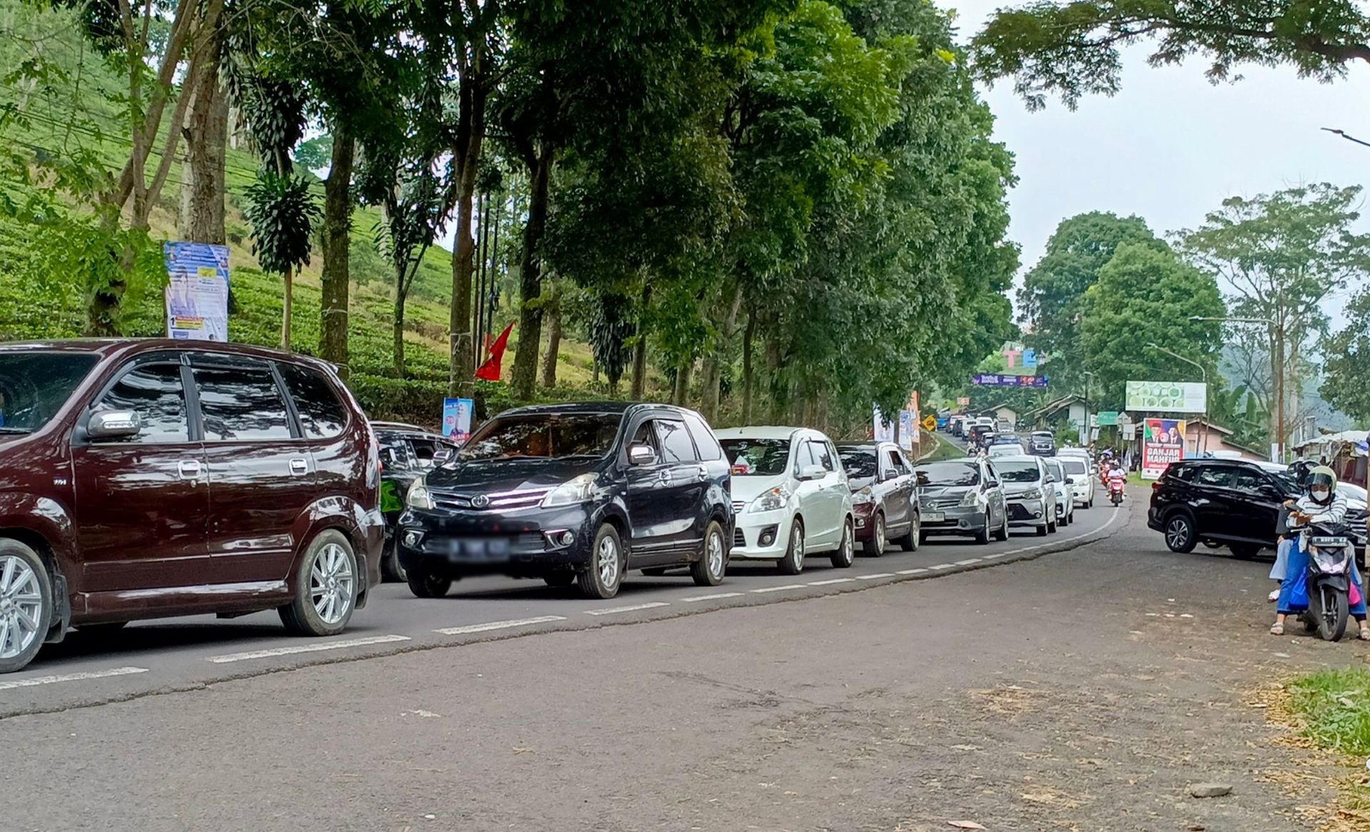 Kemacetan arus lalu lintas di Ciater, Subang, Senin 1 Januari 2024