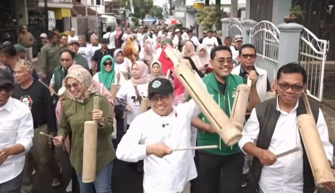Cawapres Muhaimin Iskandar saat mengikuti acara Patroli Perubahan di Malang, Minggu, 31 Desember 2023.