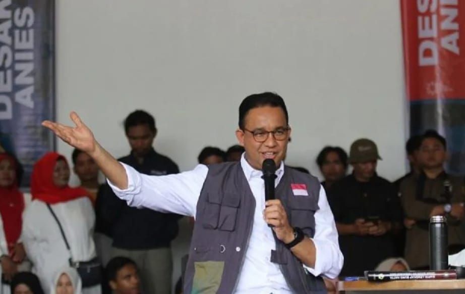 Capres nomor urut 1 Anies Baswedan saat menjawab pertanyaan masyarakat saat kampanye di Kabupaten Tanah Datar, Sumatera Barat.