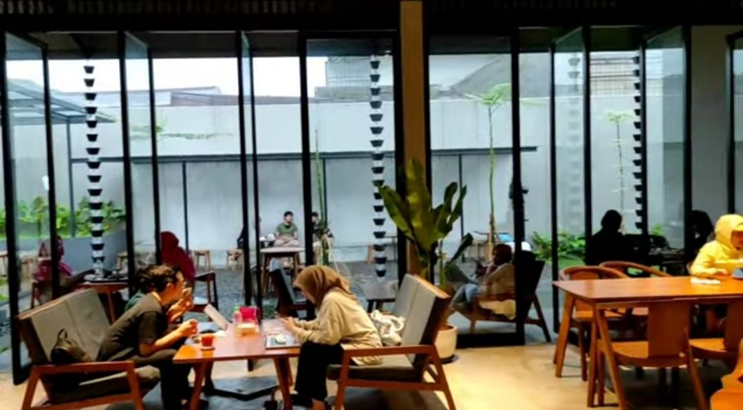Orbit Brasserie, resto dan cafe cozy di Pondok Aren Tangerang Selatan Banten/tangkapan layar YouTube/Dzain Family