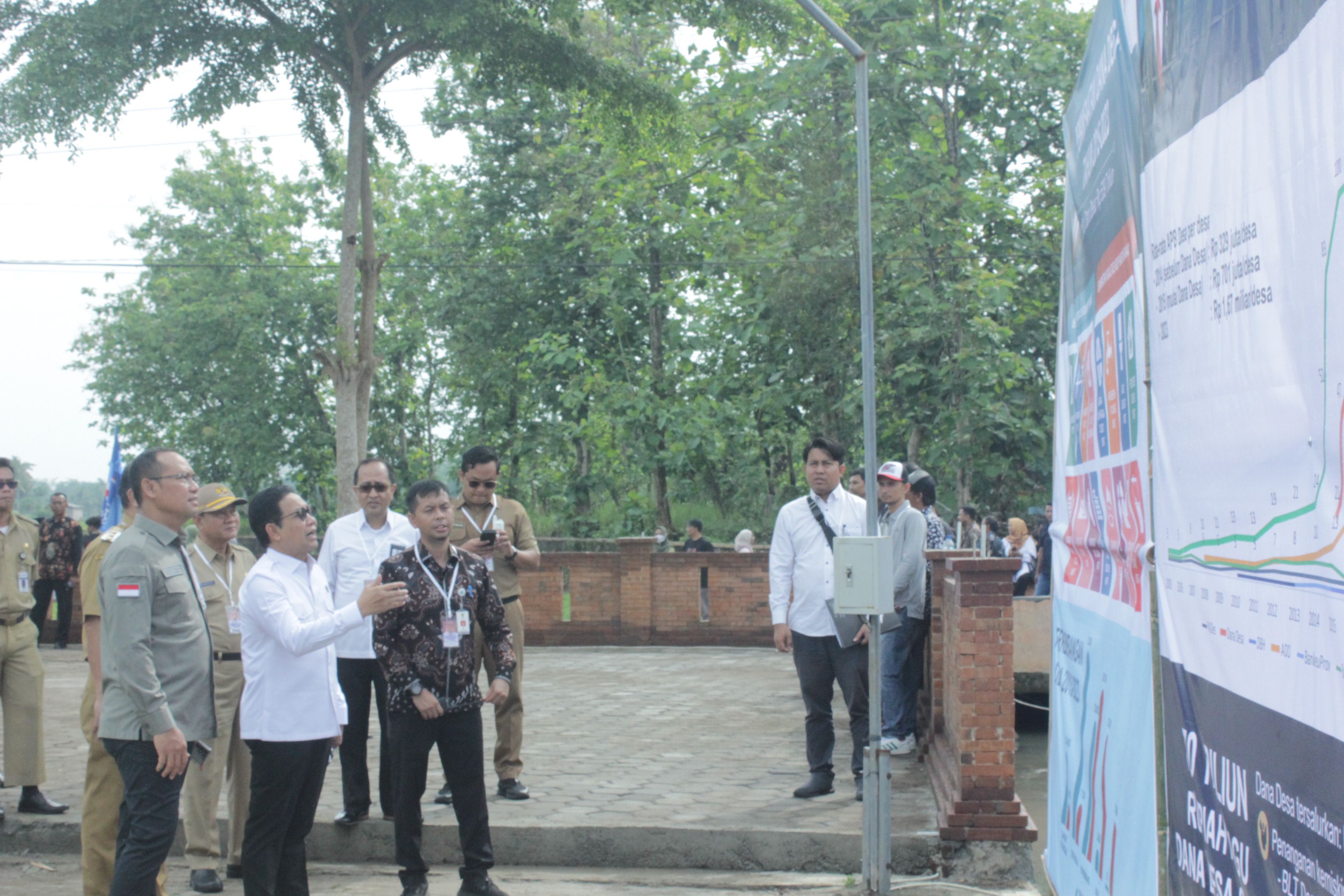 Gus Menteri Cek Kesiapan Lokasi Kunjungan Presiden Jokowi di Desa Wisata Pagak Banjarnegara