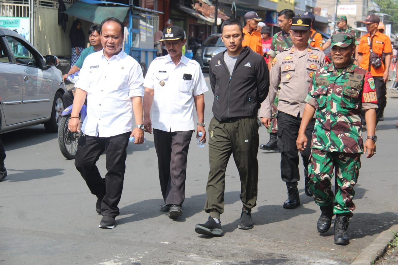 Komandan Kodim (Dandim) 0612 Tasikmalaya Letkol Inf Raden Henra Sukmajidibrata (tiga dari kiri) saat melakukan kunjungan di Manonjaya