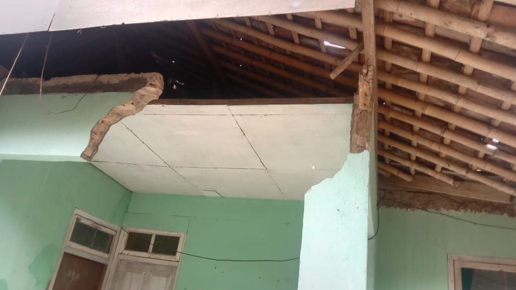 Salah satu rumah warga di Sukabumi mengalami rusak terdampak gempa bumi pada Rabu 3 Januari 2024.