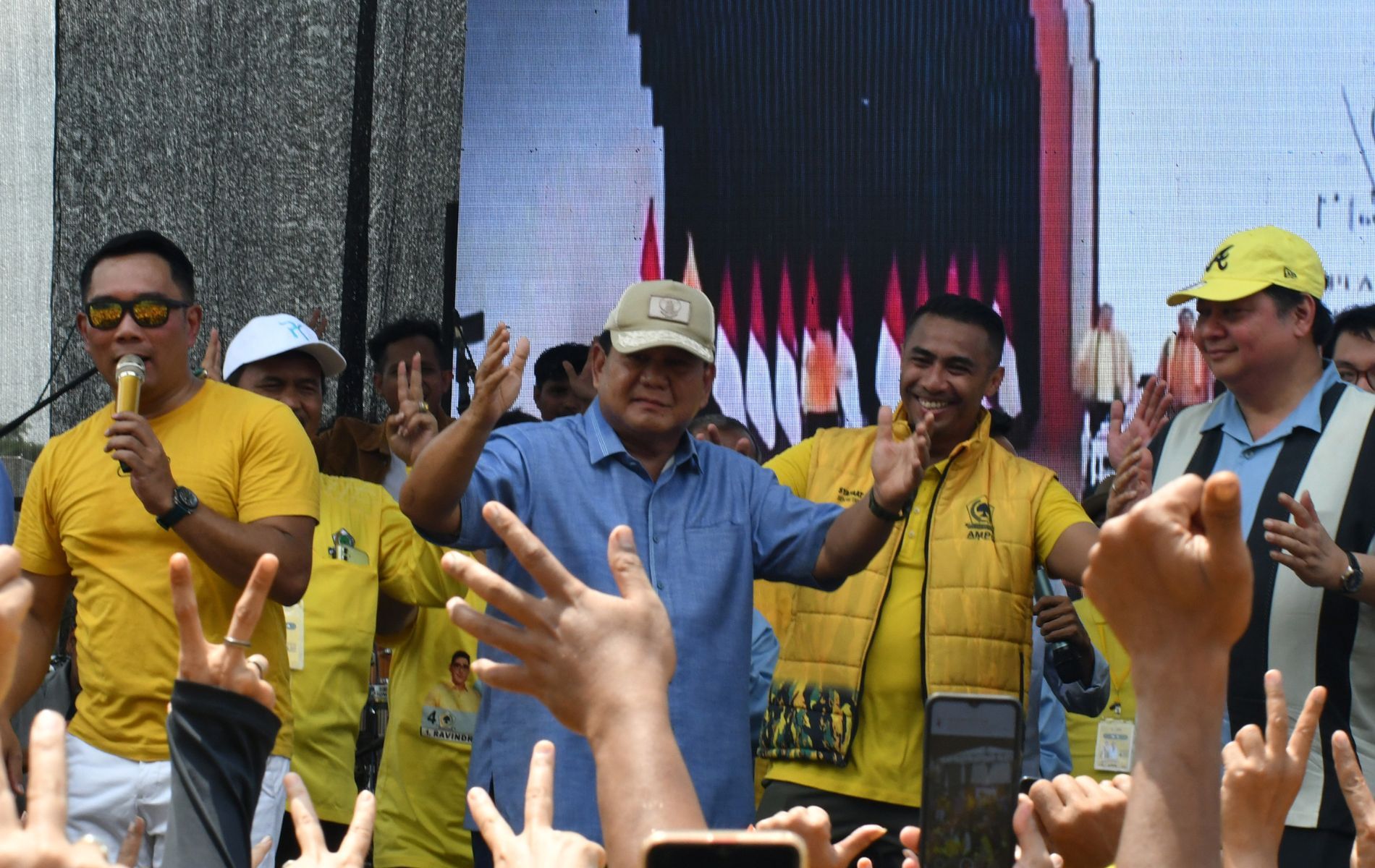 Capres nomor urut 2 Prabowo Subianto kampanye di Bogor bersama dengan Ketua Umum Partai Golkar Airlangga Hartarto dan Ketua TKD Jawa Barat Ridwan Kamil pada Sabtu (6/1/2024).