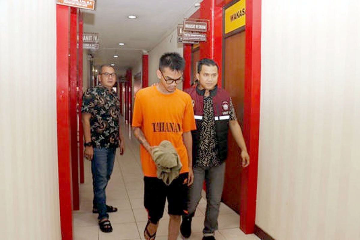 Satria Mahathir alias Cogil, Seleb TikTok asal Jakarta bersama tiga rekannya DJ alias Codet, RSP dan ADV akhirnya resmi ditetapakn sebagai tersangka.