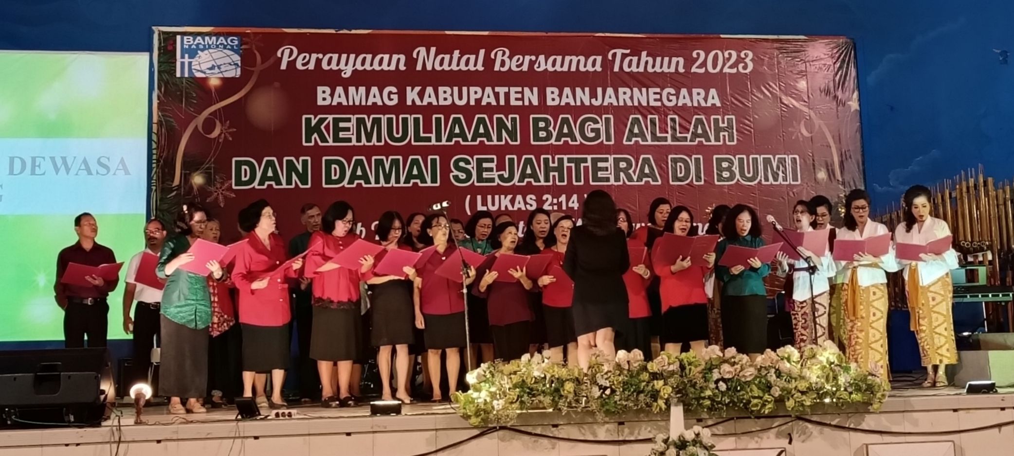 Paduan Suara BAMAG Banjarnegara pada Perayaan Natal Bersama 2023 di Aula SMA Negeri 1 Purworejo Klampok Banjarnegara