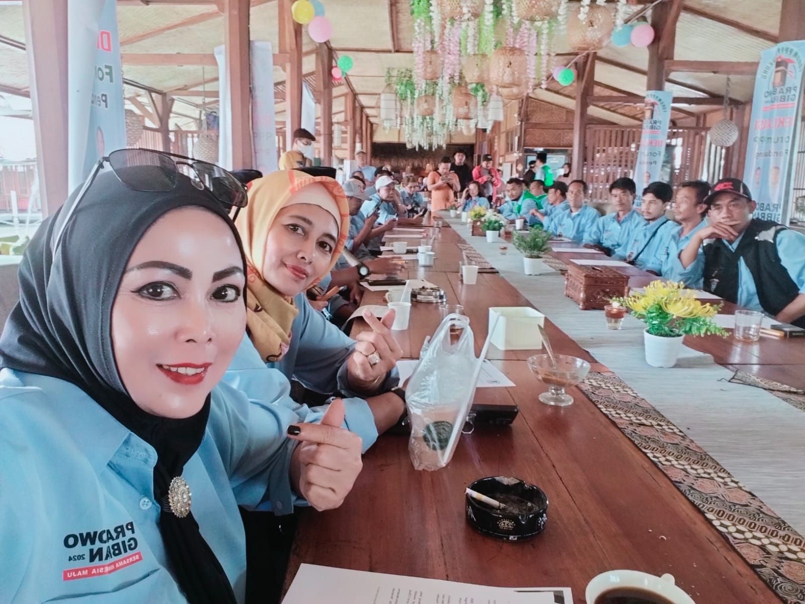 Sejumlah fungsionaris PPP Jawa Barat yang tergabung dalam Forum PPP Jabar dikomandoi oleh H. Yudi Muhammad Aulia, mendeklarasikan dukungan politiknya kepada Pasangan Prabowo Subianto-Gibran Rakabuming Raka dalam Pilpres 2024 di Garut,Sabtu 6 Januari 2024.*/kabar-priangan.com/istimewa