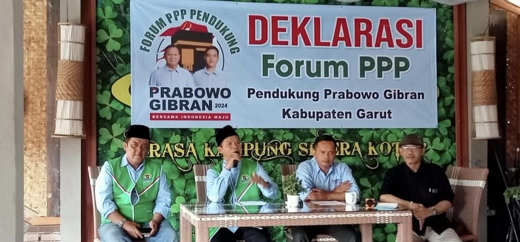 simpatisan Partai Persatuan Pembangunan (PPP) Kabupaten Garut melakukan Deklarasi Forum PPP Pendukung Prabowo - Gibran, di Resto Muara Sunda di Jalan Raya Bayongbong, Muara Sanding, Garut Kota.