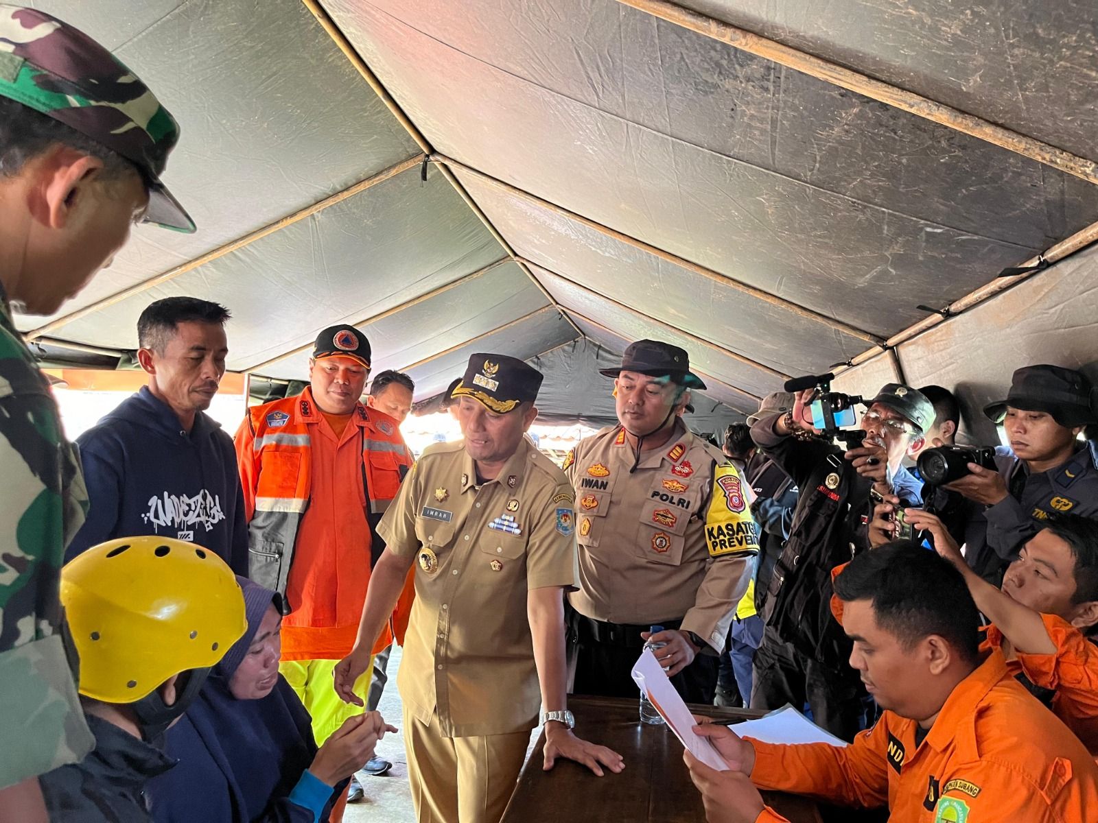 Pj Bupati Subang Pastikan Logistik Cukup untuk Pengungsi Terdampak Korban Longsor Cipondok.
