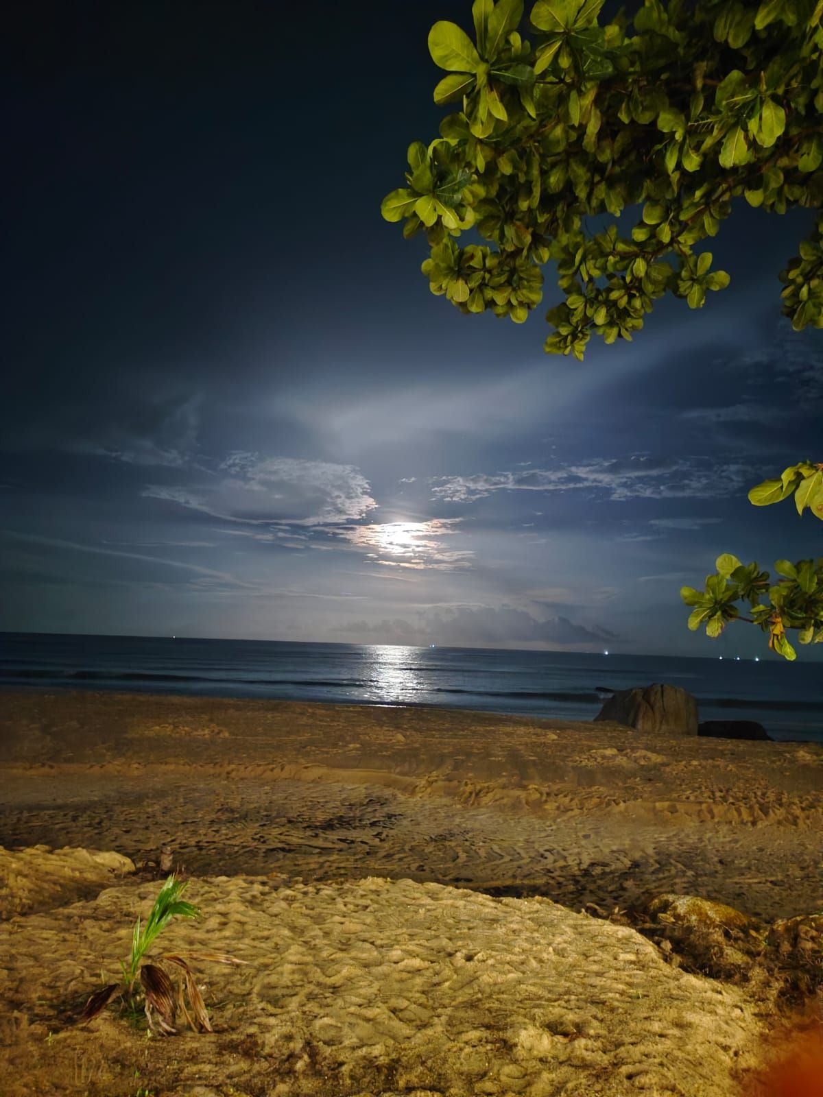 View bulan purnama di Pesona Bay Sungailiat