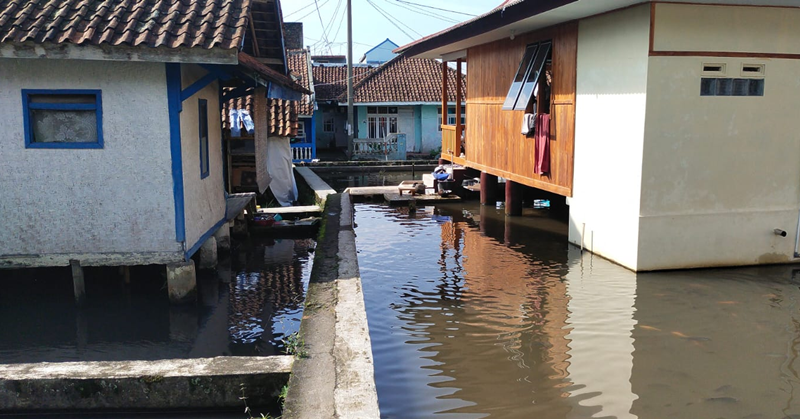 Banyak rumah warga di Kampung Cilenga, Tasikmalaya Jawa Barat dibangun diatas kolam ikan karena sumber air di daerah tersebut cukup melimpah./DeskJabar.com/Dindin Hidayat