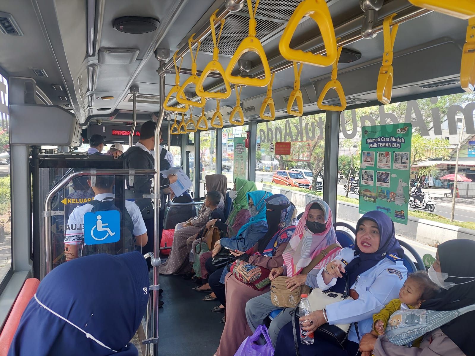 keberadaan Trans Banjarmasin dalam upaya Pemkot Banjarmasin untuk menghidupkan kembali gairah warganya untuk menggunakan jasa layanan angkutan umum.