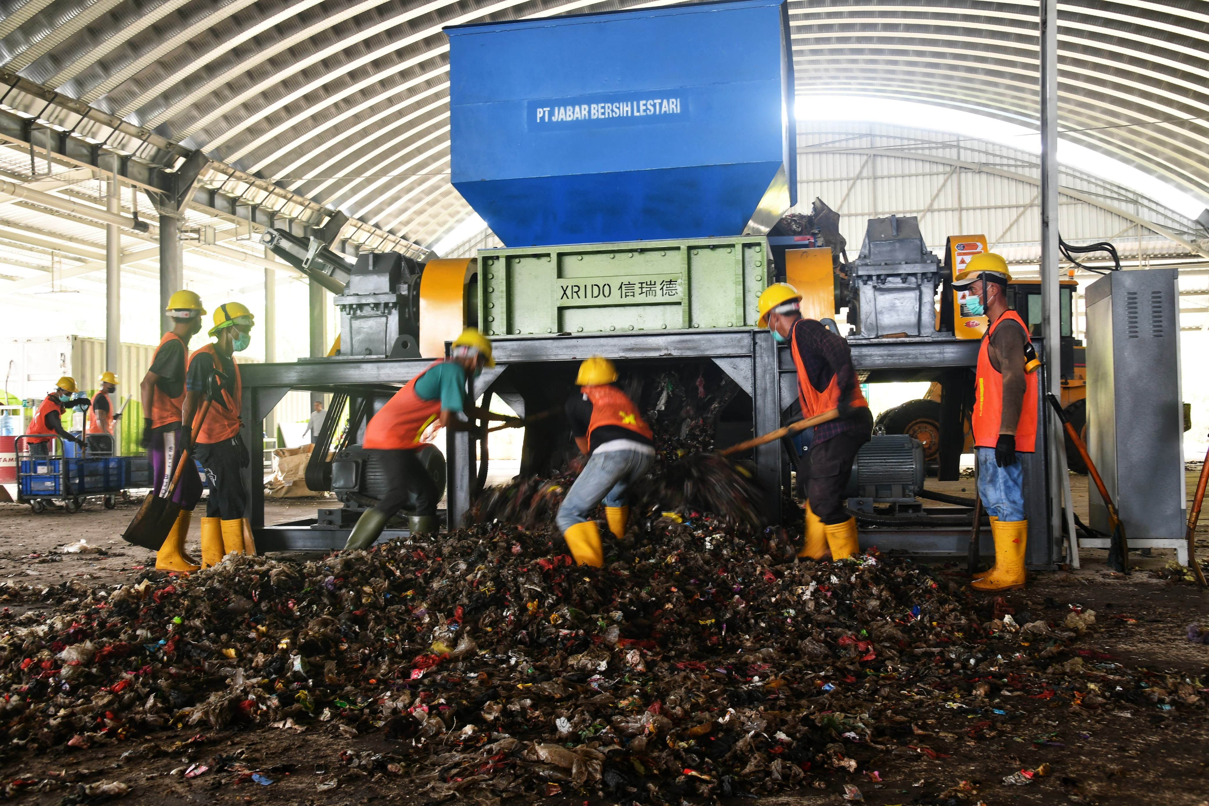 Pengelolaan sampah pada masa uji coba di TPPAS Lulut Nambo