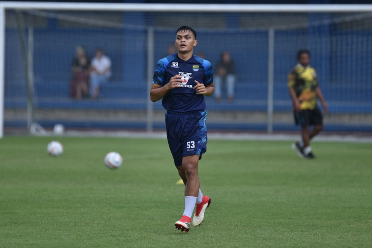 Rachmat Irianto sudah bergabung dalam sesi latihan di Stadion Persib, Rabu 10 Januari 2024.