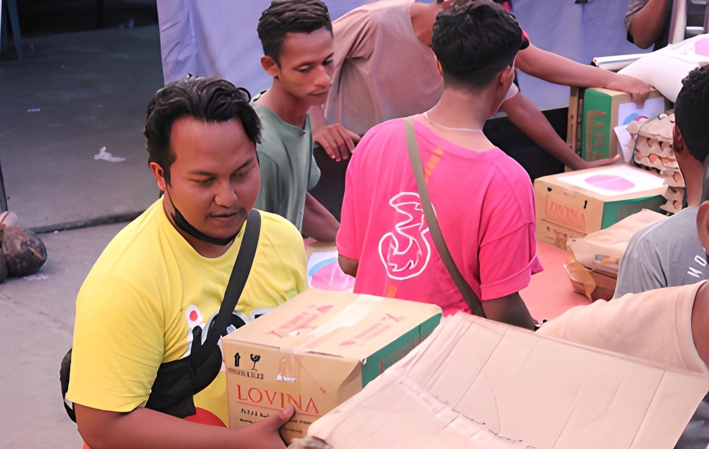 Indosat Ooredoo Hutchison (Indosat atau IOH) menyalurkan bantuan tanggap darurat bencana kepada korban erupsi Gunung Lewotobi Laki-laki di Desa Boru, Kecamatan Wulanggitang, Kabupaten Flores Timur, Nusa Tenggara Timur