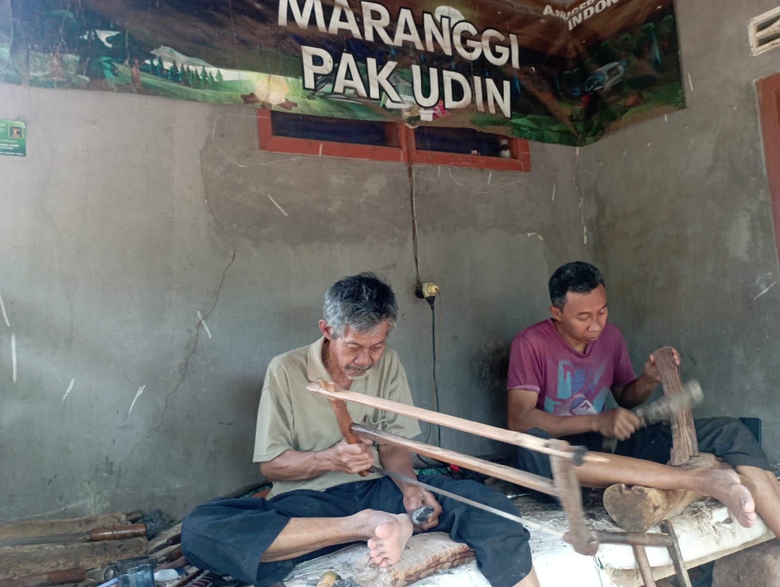 Pa Udin, maranggi di Desa Cisontrol, Kecamatan Rancah, Kabupaten Ciamis.