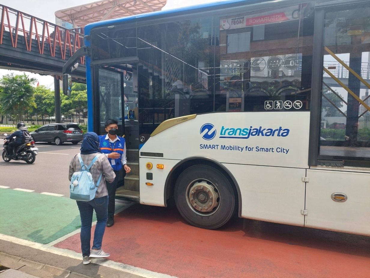 15 Januari 2004, atau 20 tahun lalu, Pemprov DKI Jakarta meluncurkan Bus Transjakarta rute Blok M – Kota sepanjang 12,9 kilometer.